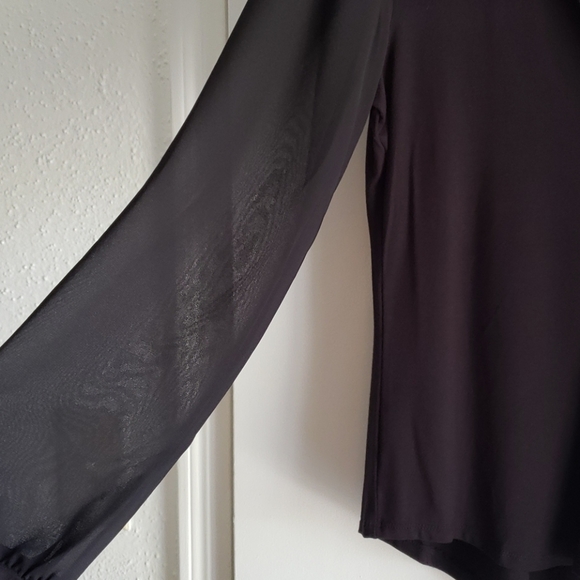 T Tahari blouse - Picture 6 of 10